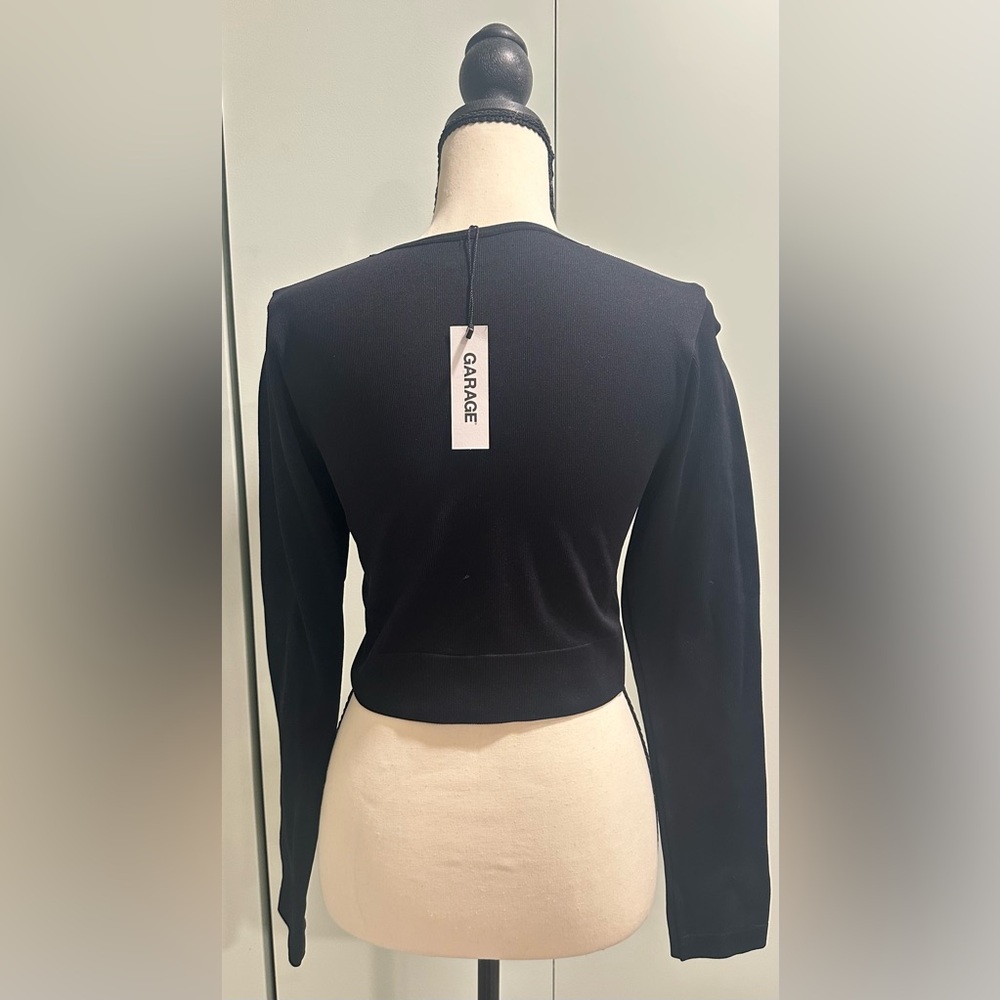 NWT GARAGE Size L Black Sexy Long Sleeved Ribbed Scoop Neck Cut-Out Crop Top - Picture 4 of 6